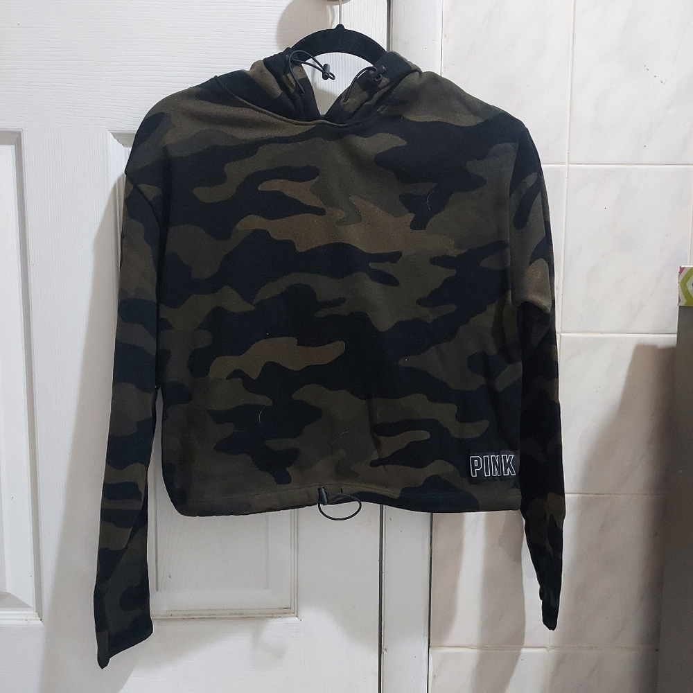 PINK Victoria's Secret Camouflage Cropped Hoodie in Olive & Black